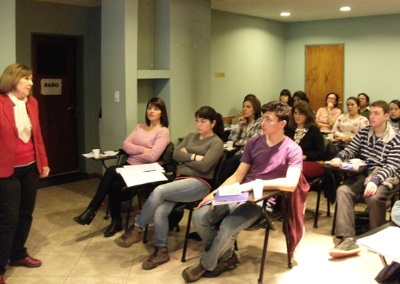 Gran concurrencia en el curso de Ceremonial y Protocolo